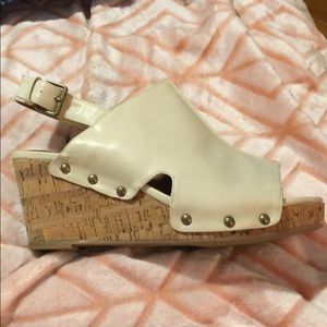 Comfort view platform sandals 10 WW Bone